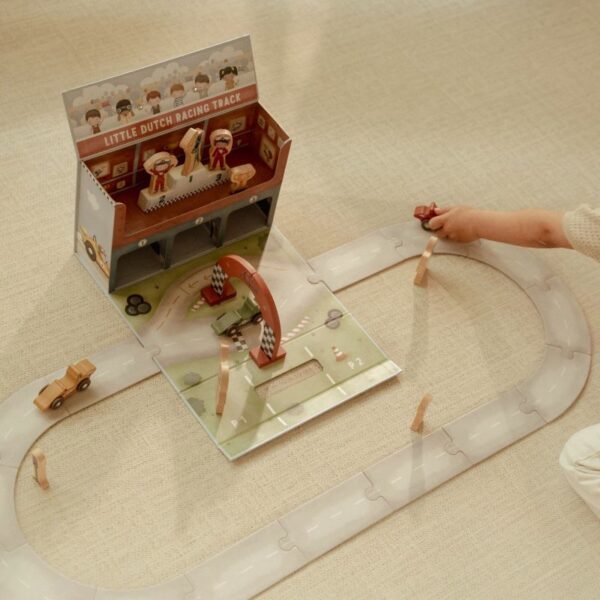 Play case with racetrack FSC