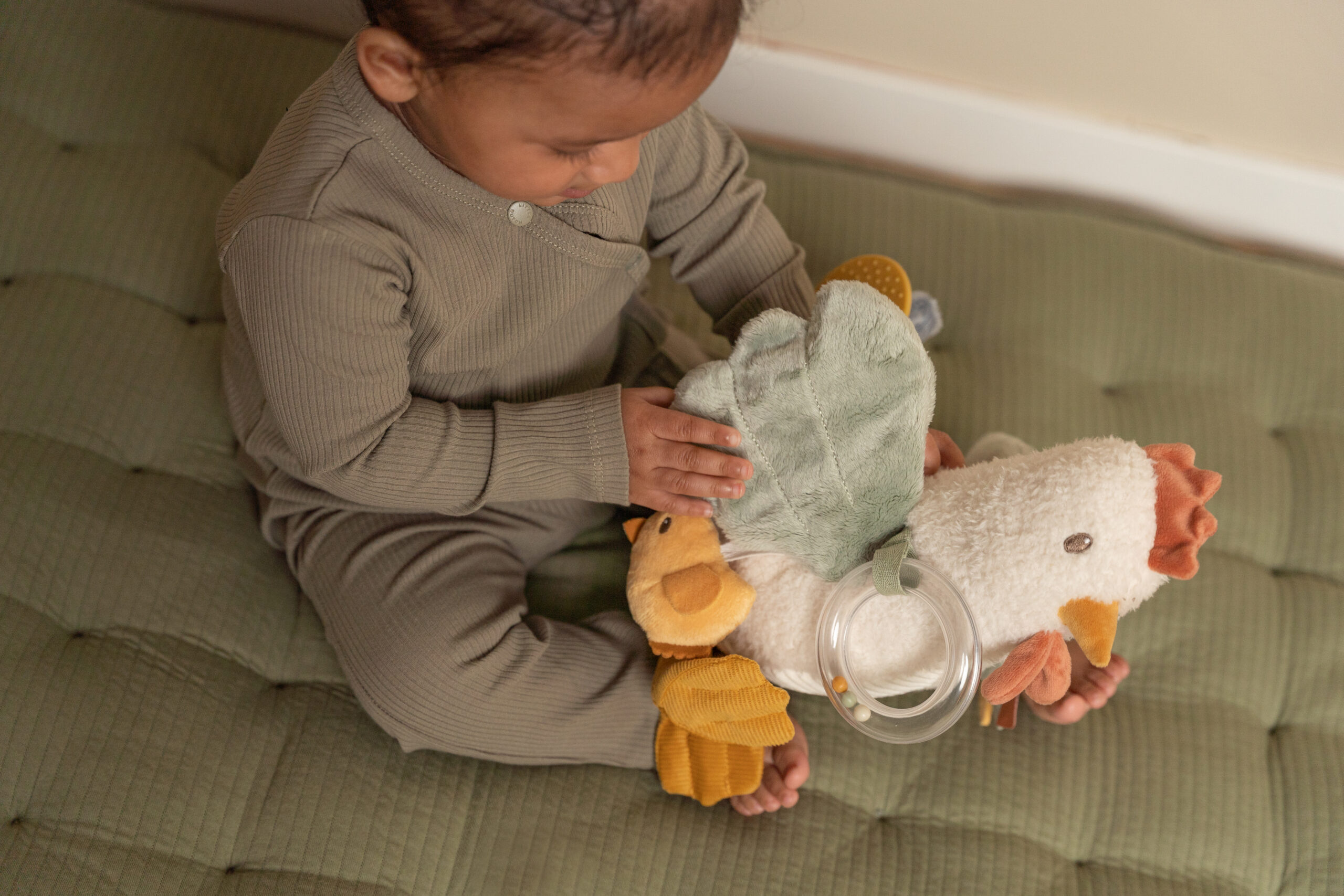 Activity chicken 25cm Little Farm - immagine 4